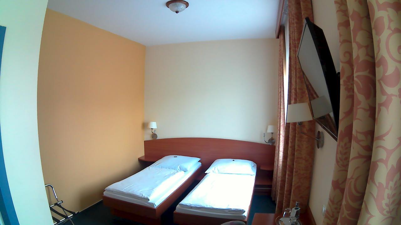 Hotel Christinenhof Garni - Bed & Breakfast Gadebusch 外观 照片