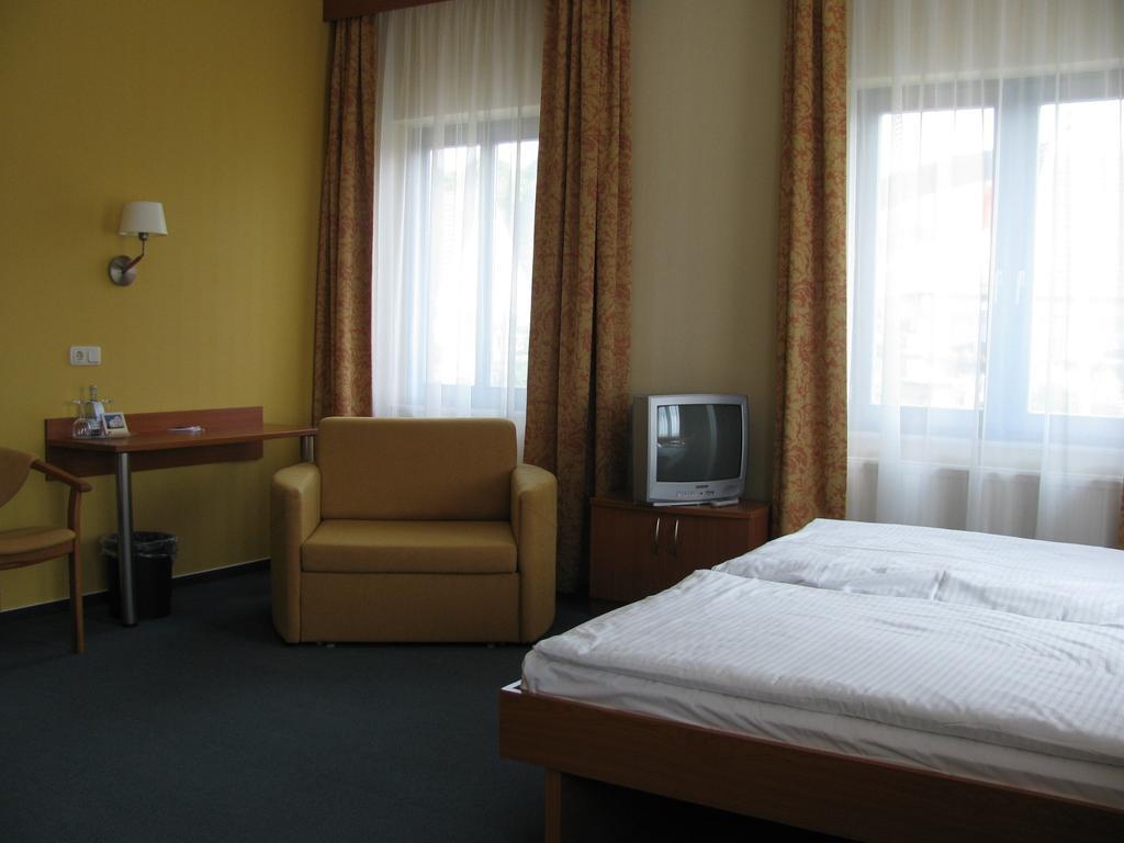 Hotel Christinenhof Garni - Bed & Breakfast Gadebusch 外观 照片